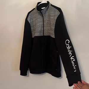 Collection:Fall/Winter
Gender:Man
Type:Bomber
Fastening:
Model wears a size:M